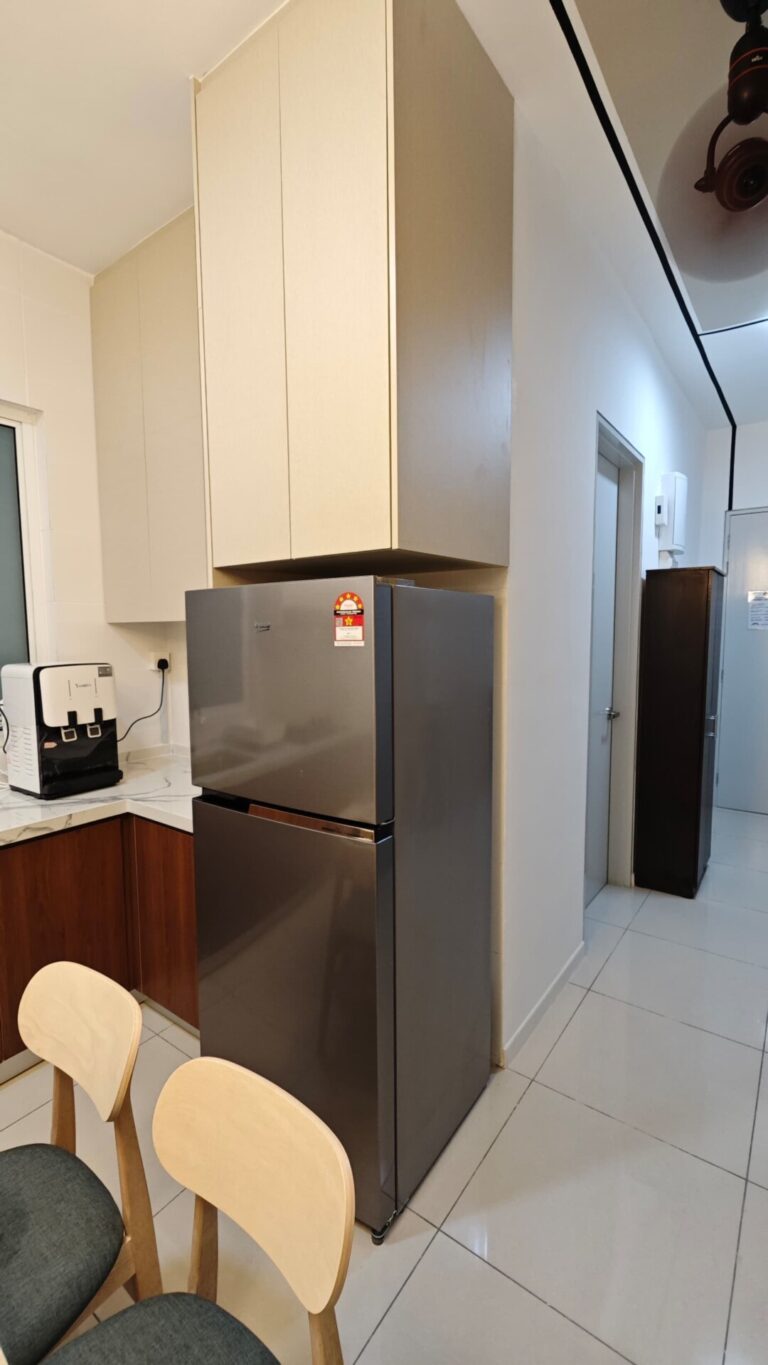 COMMON AREA KITCHEN(18)